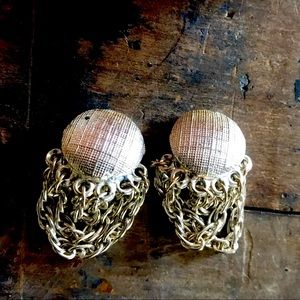 Vintage earrings gold tone hanging chain clip on